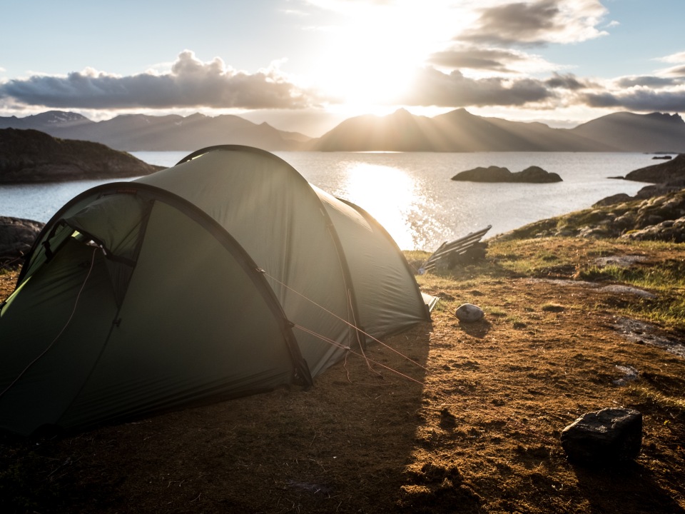 노르웨이의 자연 속에서 경험하는 캠핑.