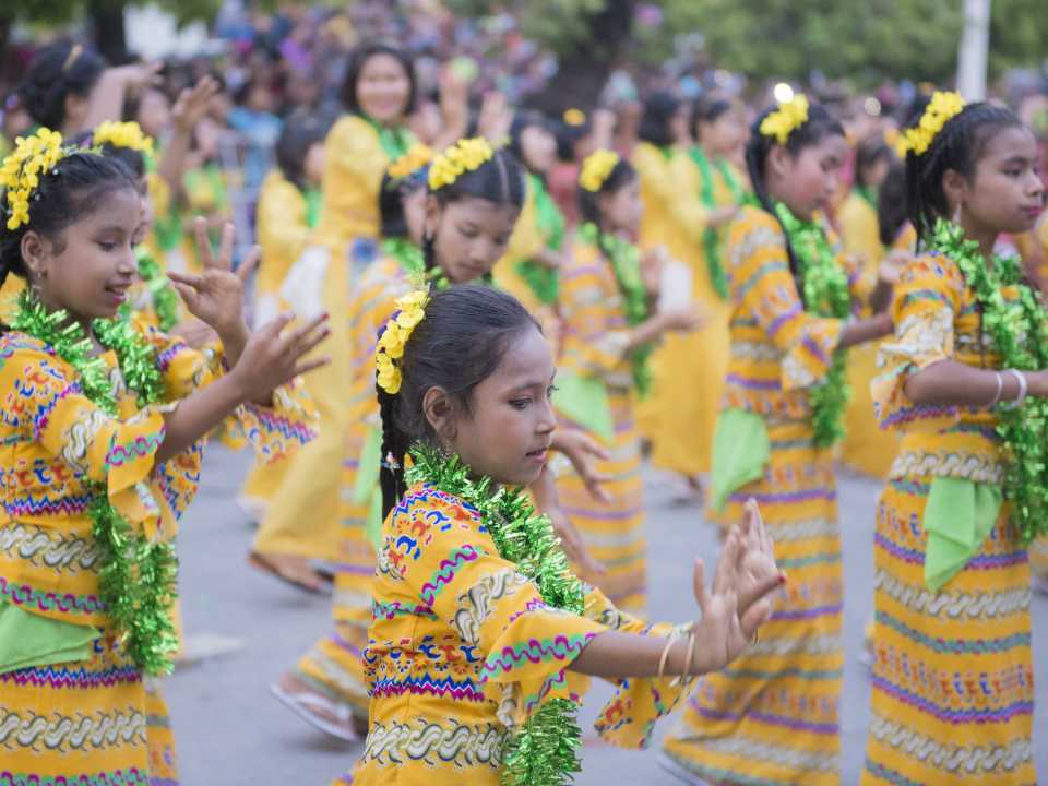 미얀마 만달레이에서 열리는 띤잔 축제 