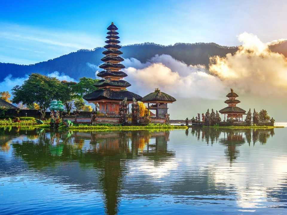 인도네시아 발리의 울룬 다누 베라탄 사원.